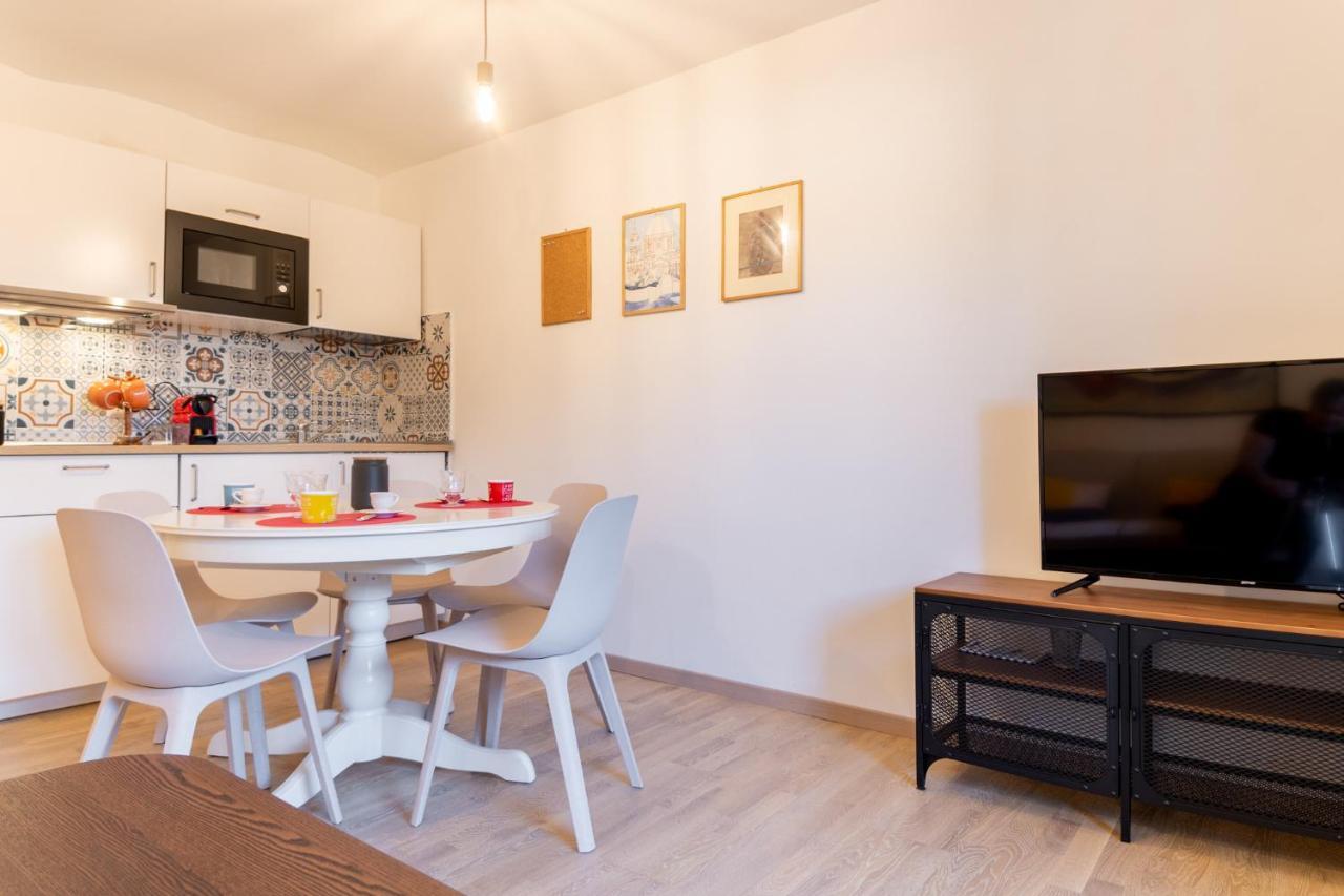 Domus Domi Barberini Sq. Apartment Rome